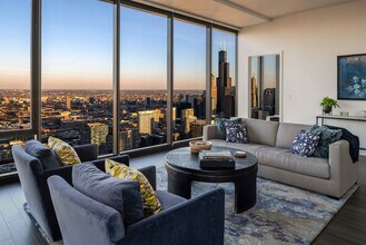 31 E Roosevelt Rd, Unit 5306 in Chicago, IL - Building Photo - Building Photo
