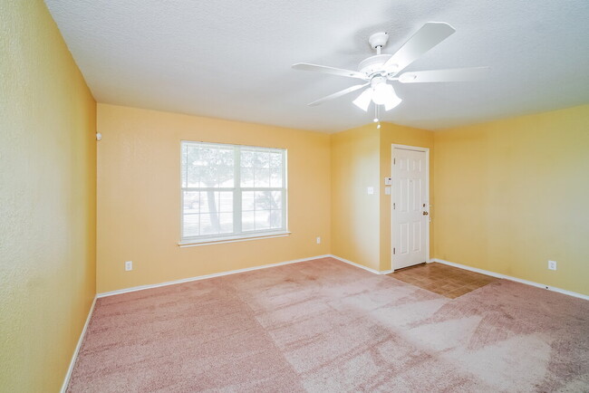 8007 Heights Valley in Converse, TX - Building Photo - Building Photo