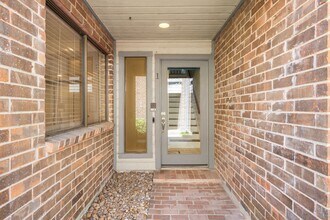 1114 Augusta Dr in Houston, TX - Building Photo - Building Photo