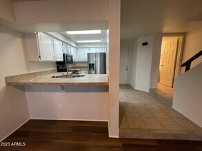2121 W Union Hills Dr-Unit -108 in Phoenix, AZ - Building Photo - Building Photo