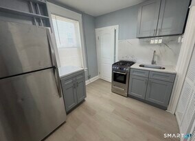 98 Wolcott St in Waterbury, CT - Building Photo