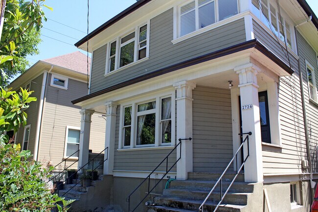 2726-2726 NE Everett St in Portland, OR - Building Photo - Building Photo