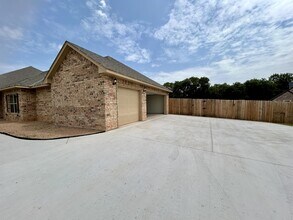 13132 NE Jaguar Ln in Elgin, OK - Building Photo - Building Photo