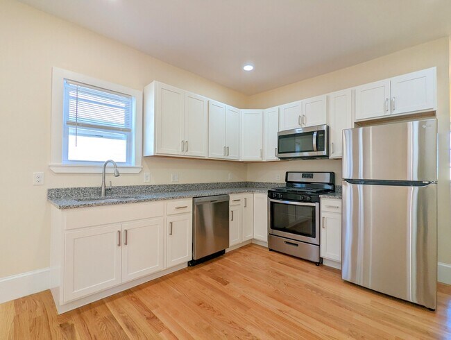 73 Merriam St, Unit 2 in Somerville, MA - Building Photo - Building Photo