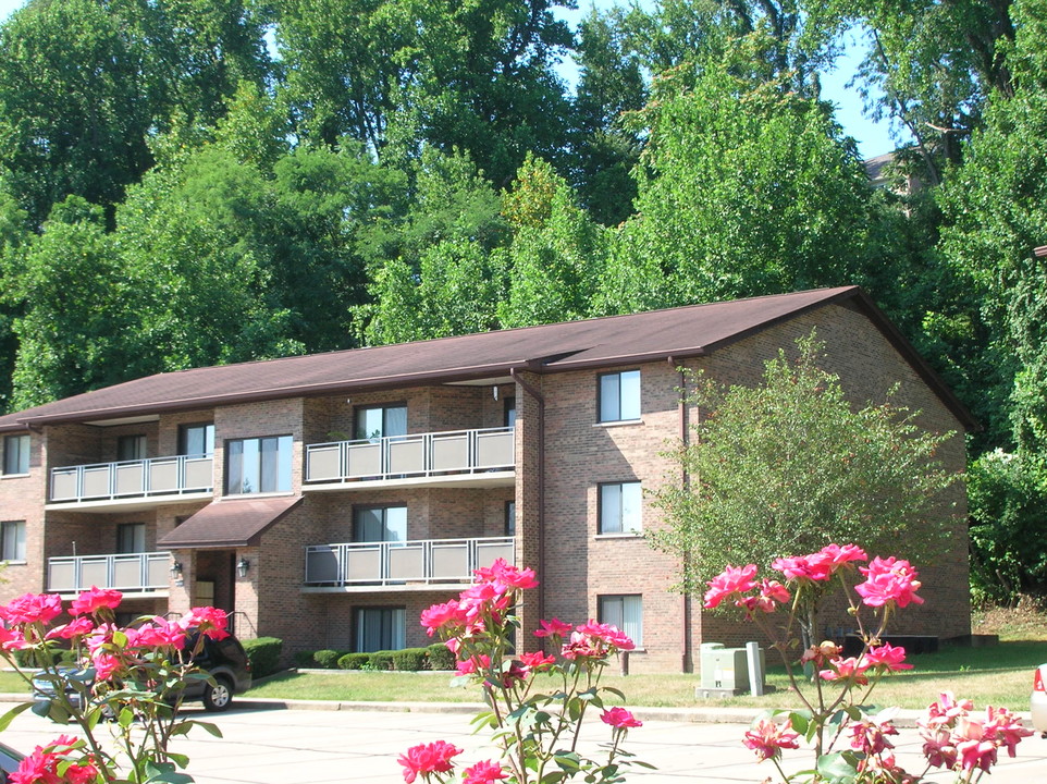 Devou Village in Fort Wright, KY - Foto de edificio