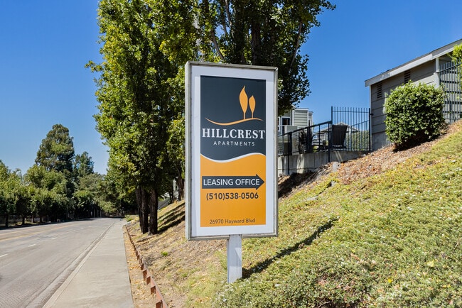 Hillcrest Apartment Homes in Hayward, CA - Foto de edificio - Building Photo