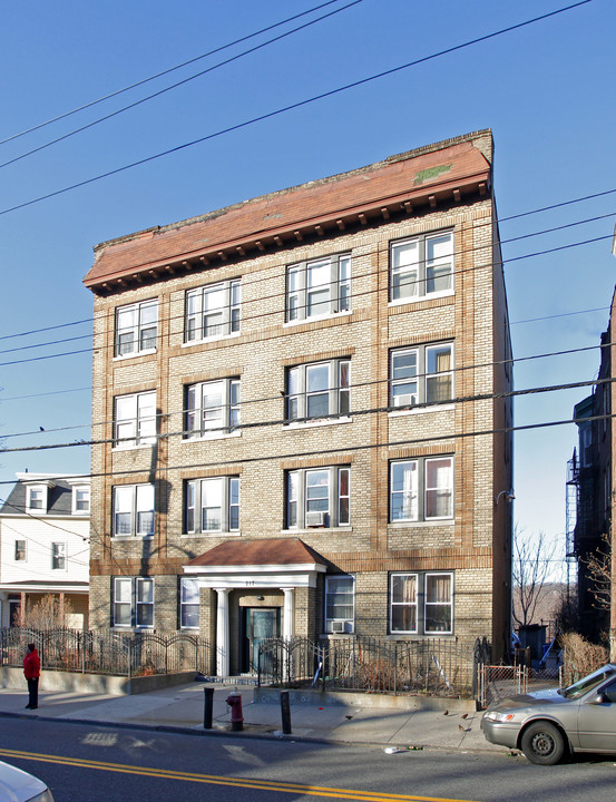 217 Hawthorne Ave in Yonkers, NY - Building Photo