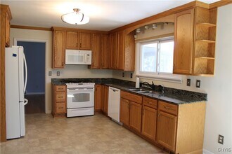 144 Edwards Dr in Fayetteville, NY - Building Photo - Building Photo
