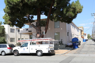 1111 California Ave in Santa Monica, CA - Foto de edificio - Building Photo