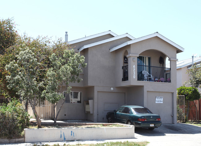 4230 Cherokee Ave in San Diego, CA - Foto de edificio - Building Photo