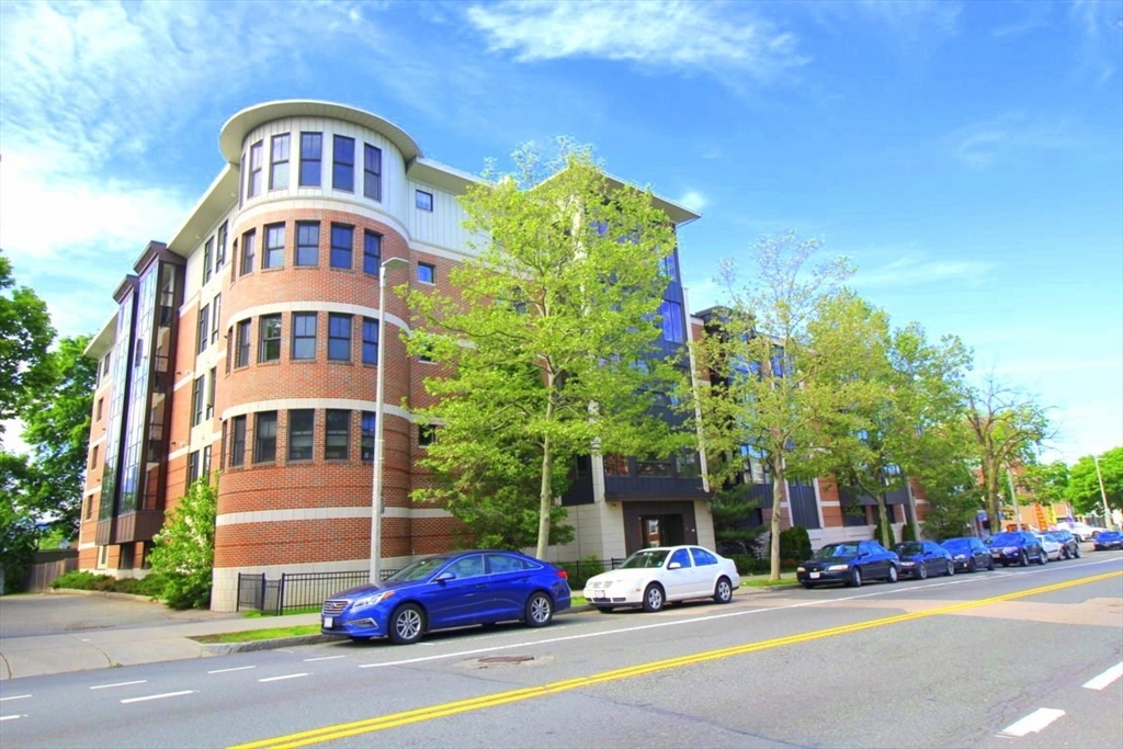 533 Cambridge St in Boston, MA - Foto de edificio