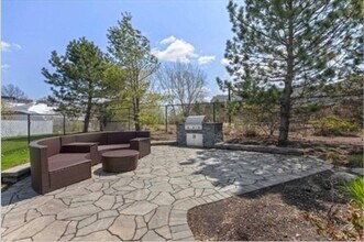 10 Seaport Dr in Quincy, MA - Foto de edificio - Building Photo