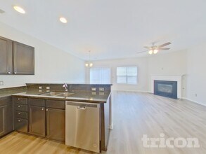 221 Chestnut Oak Ln in West Columbia, SC - Building Photo - Building Photo