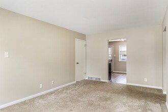 147 S Grand Ave in Waukesha, WI - Building Photo - Building Photo