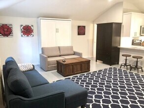 1929 NW 7th Ln in Gainesville, FL - Foto de edificio - Building Photo