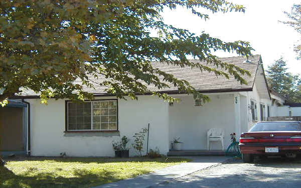 939 Temple Ave in Santa Rosa, CA - Foto de edificio