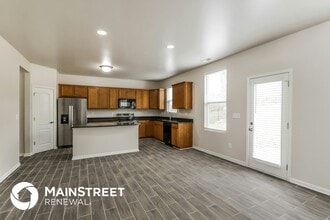 16991 Green Crest Ln, Unit 602 in Louisville, KY - Building Photo - Building Photo