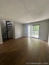 183 W Lake Dr in Middletown, CT - Building Photo - Building Photo