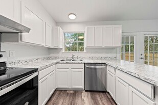 220 Fir Ave in Niceville, FL - Building Photo