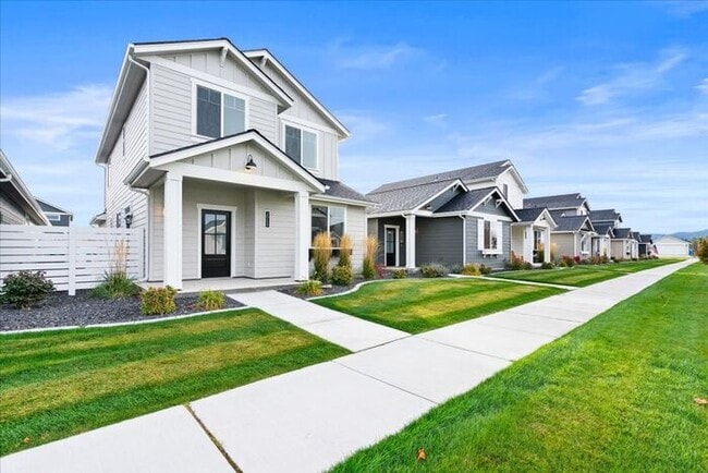 2952 N Pavo Ln in Post Falls, ID - Foto de edificio - Building Photo