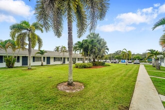 Centro Apartments - 3281 Coral Hills Dr. in Coral Springs, FL - Building Photo - Building Photo