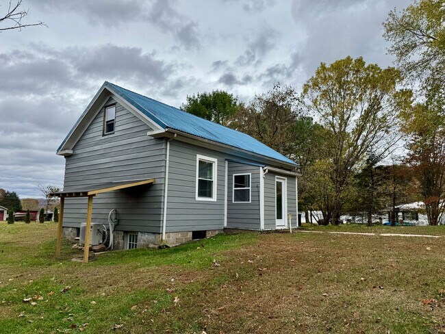 203 Eppling Ln in Pembroke, VA - Building Photo - Building Photo