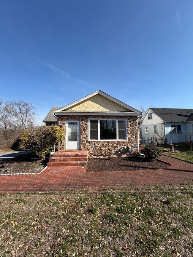 35 Benjamin Franklin Hwy in Birdsboro, PA - Building Photo - Building Photo