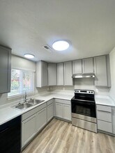 1011 De La Vista Ln in Colorado Springs, CO - Building Photo - Building Photo