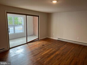 156 Tower Circle-Unit -2 in Berkeley Springs, WV - Foto de edificio - Building Photo