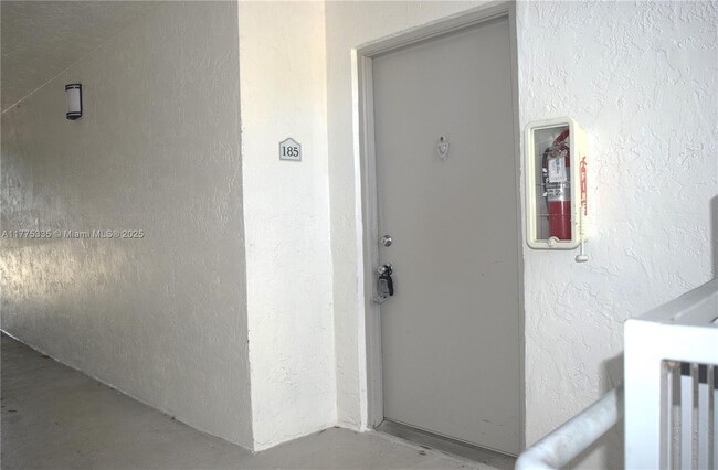 5628 Rock Island Rd in Tamarac, FL - Building Photo - Building Photo