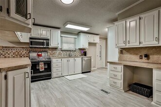 3809 Lands End Ct in Granbury, TX - Building Photo - Building Photo