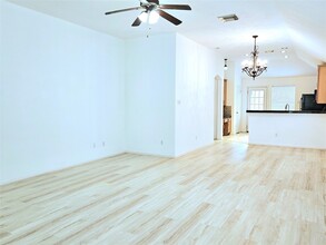 8827 Windfern Trace Dr in Houston, TX - Building Photo - Building Photo