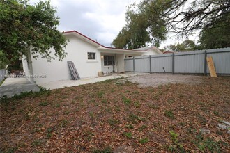 2120 NW 93rd St in Miami, FL - Building Photo - Building Photo