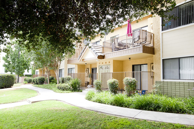 Monrovia Villas in Monrovia, CA - Foto de edificio - Building Photo