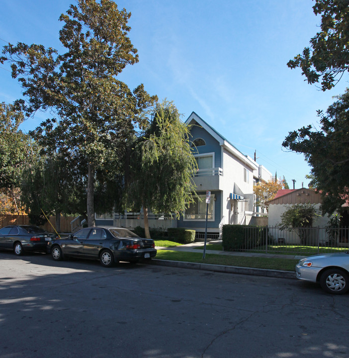 254 W Ash Ave in Burbank, CA - Building Photo