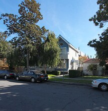254 W Ash Ave in Burbank, CA - Foto de edificio - Building Photo