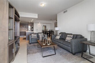 7875 NW 107th Ave, Unit 709 in Doral, FL - Building Photo - Building Photo