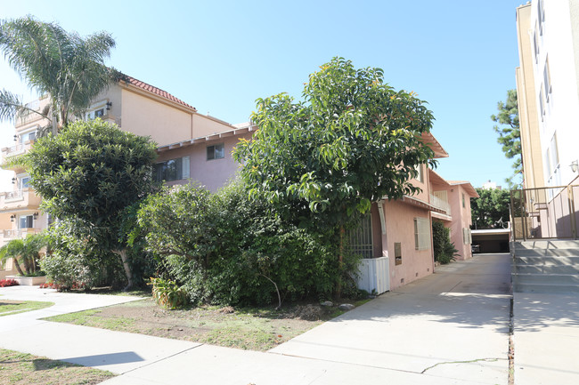 1715 S Barrington Ave in Los Angeles, CA - Building Photo - Building Photo