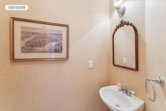 7 Brittany Ln in Westhampton Beach, NY - Building Photo - Building Photo