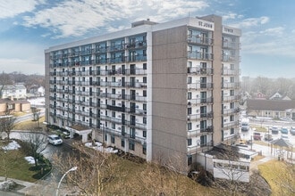 St John Tower Apartments in Buffalo, NY - Foto de edificio - Primary Photo