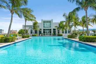 300 S Australian Ave, Unit 529 in West Palm Beach, FL - Building Photo - Building Photo