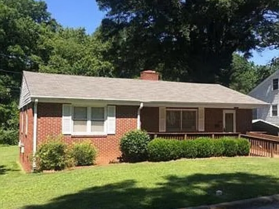 835 Jackson St in Gastonia, NC - Building Photo