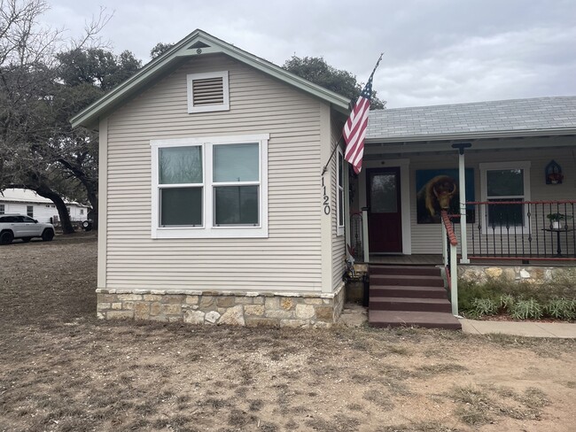 1120 Aransas St in Kerrville, TX - Building Photo - Building Photo