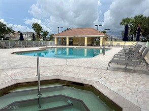 2093 Satsuma Ln in Naples, FL - Foto de edificio - Building Photo