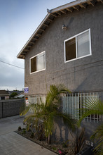 826 W Colden Ave in Los Angeles, CA - Foto de edificio - Building Photo