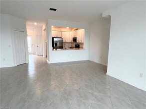 2858 Blossom Wy, Unit 1040 in Naples, FL - Building Photo - Building Photo