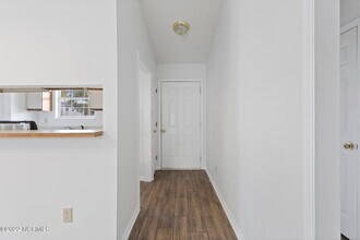 100 Creekview Dr in Jacksonville, NC - Foto de edificio - Building Photo