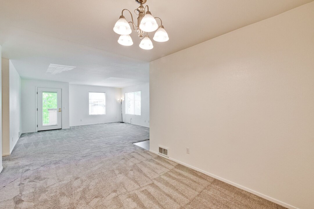 680 Encore Way in San Jose, CA - Building Photo