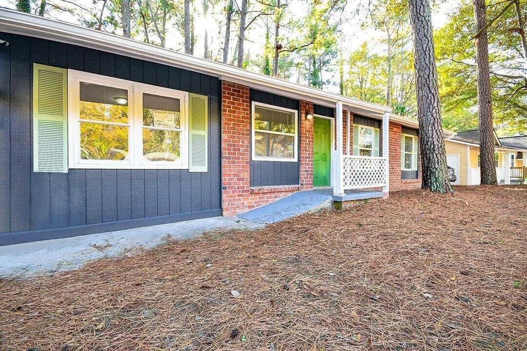 185 Oak Dr SW in Atlanta, GA - Building Photo