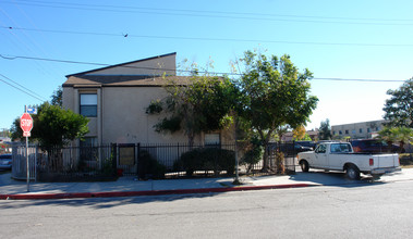 9256 Wakefield Ave in Panorama City, CA - Building Photo - Building Photo